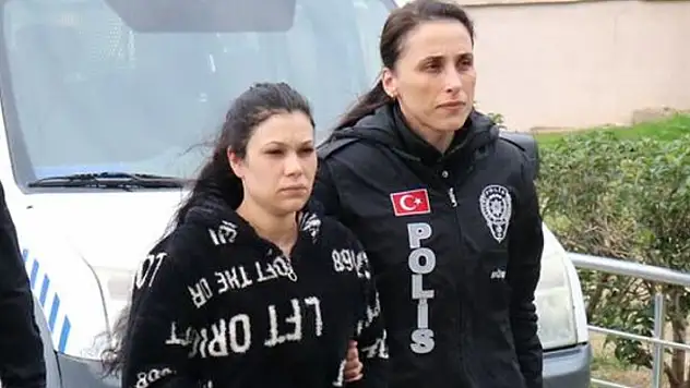 Birlikte yaşadığı erkeği sokakta öldürdü!
