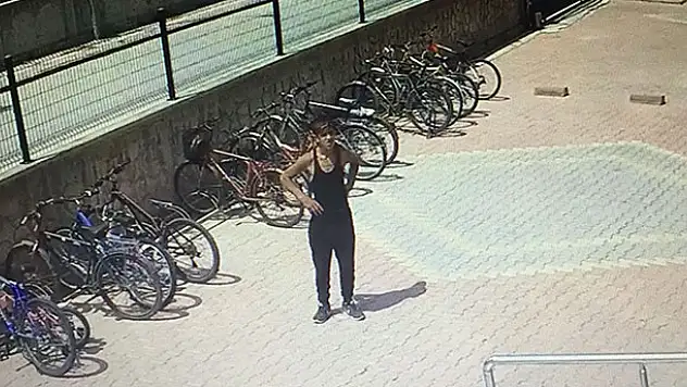 Bisikletin çalınma anı kamerada