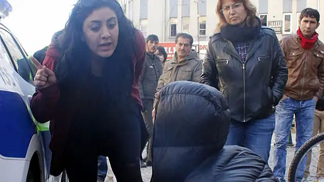 Bisikletini çalan hırsızı yerin dibine soktu