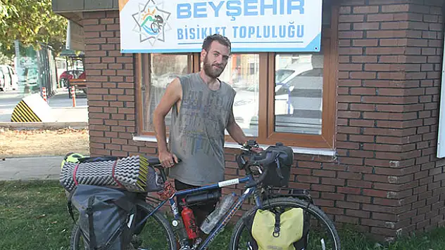 Bisikletiyle dünya turuna çıkan İspanyol youtuber Miguel Sorell, Konya'da mola verdi
