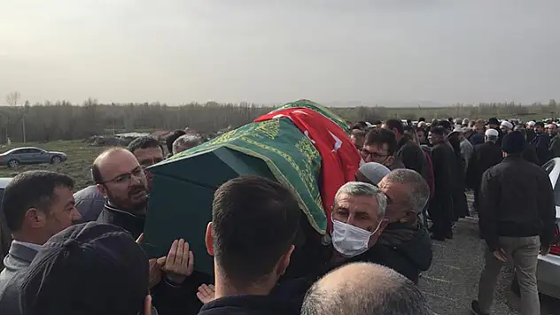 Bisikletle camiye giderken trafik kazasında ölen imam Konya'da son yolculuğuna uğurlandı

