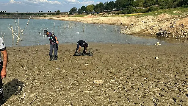 Bisikletle gezerken balçığa saplanan 2 çocuğu itfaiye ekipleri kurtardı
