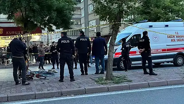 Bisikletle yolun karşısına geçerken minibüsün çarptığı 7 yaşındaki çocuk hayatını kaybetti
