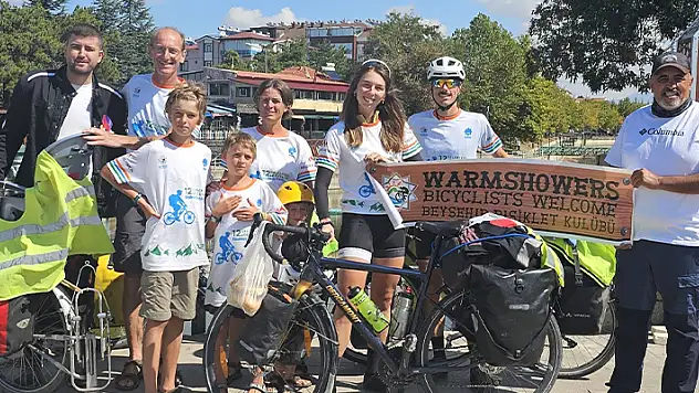 Bisikletleriyle dünya turuna çıkan Fransız aile Beyşehir'de mola verdi

