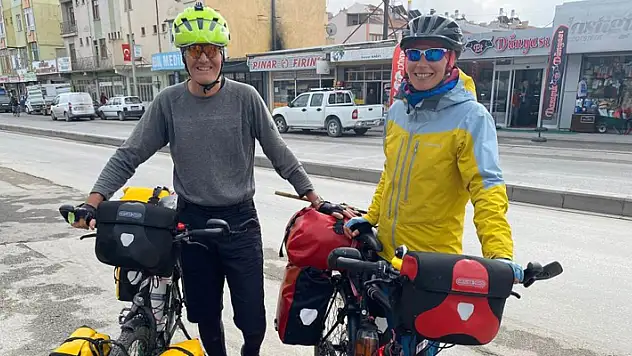 Bisikletleriyle dünya turuna çıkan İsviçreli çift Konya'da mola verdi
