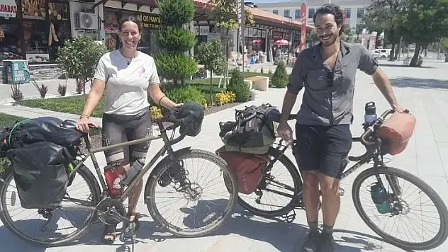 Bisikletleriyle Türkiye turu yapan Kanadalı ikili Karapınar'da