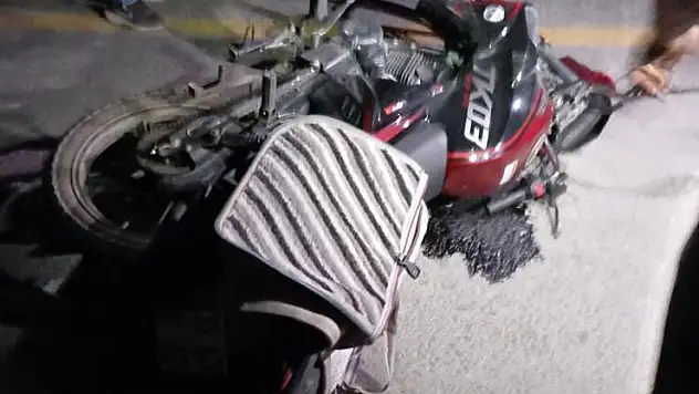 Bisikletliye vurmamak için manevra yapıp, direğe çarpan motosikletli öldü