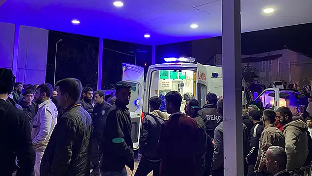 Bitlis'te mezraya yıldırım düştü: 5 yaralı
