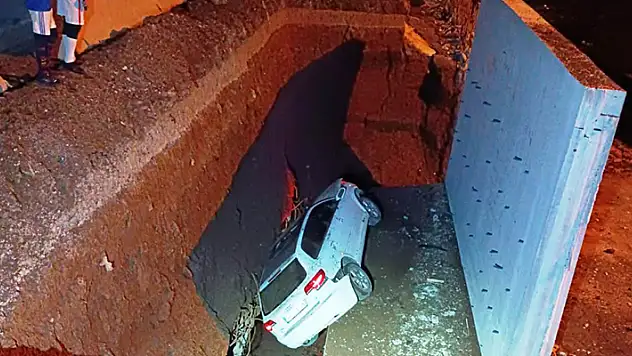 Bitlis'te otomobil, menfeze düştü: 3 yaralı
