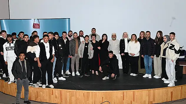 'Bizim Akif' tiyatro oyunu Seydişehir'de sahnelendi