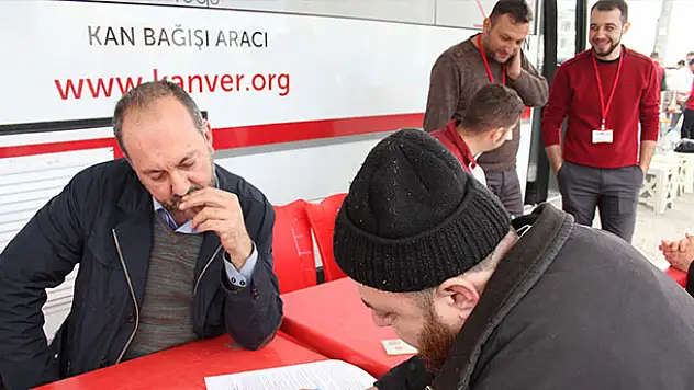 BMW tutkunlarından kan bağışı
