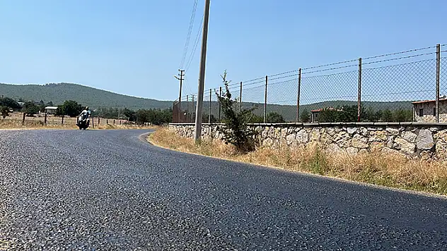 Bodrum'da 45 derece sıcakta asfalt eridi
