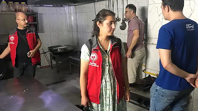 Bodrum'da gıda zehirlenmesi şüphesiyle 17 kişi hastanelere başvurdu
