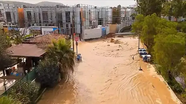 Bodrum'da içme suyu isale hattı patladı
