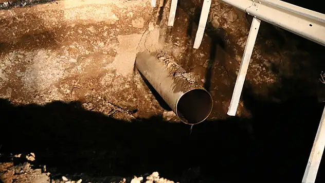 Bodrum'da içme suyu isale hattı patladı
