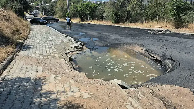 Bodrum'da ana su isale hattı patladı, tonlarca su boşa aktı
