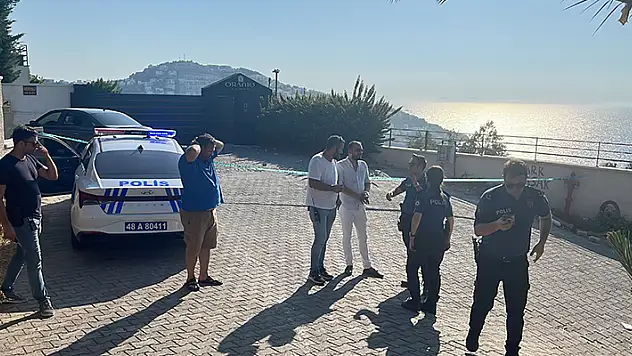 Bodrum'da eski karısını tabancayla öldürüp, arkadaşını yaralayan şüpheli yakalandı
