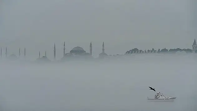 Boğazda gemi trafiğine sis engeli