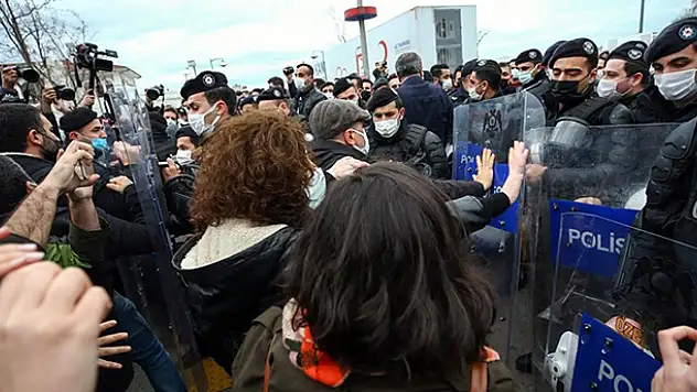 Boğaziçi Üniversitesindeki gösterilerle ilgili tutuklanmaları istemiyle hakimliğe sevk edilen 30 kişi salıverildi