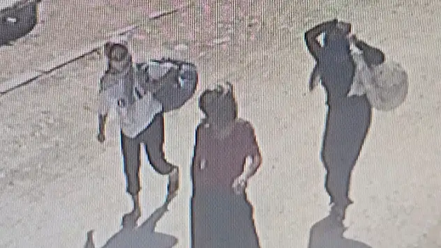 Bohçacı gibi geldiler, para ve altınları çaldılar
