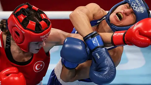 Boks kadınlar 51 kiloda Çakıroğlu gümüş madalya kazandı