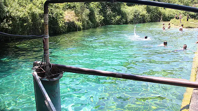 Bolu'da girilmesi yasak olan barajda yüzen 13 kişiye ceza

