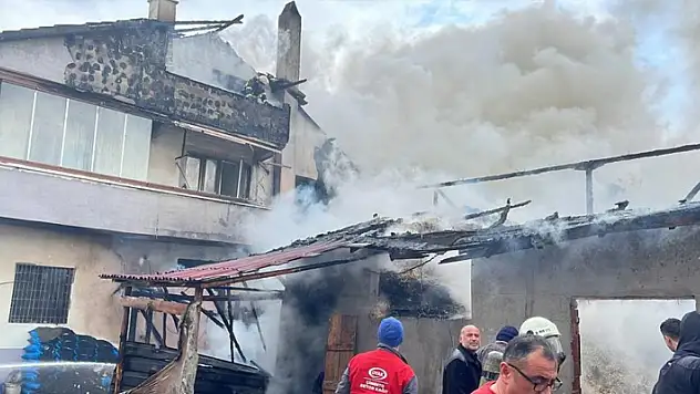 Bolu'da kalorifer kazanında çıkan yangın eve, ahıra ve samanlığa sıçradı