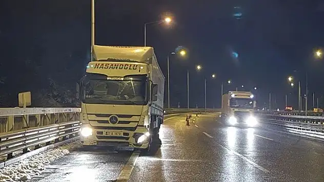 Bolu'da tır şoförü direksiyon başında kalp krizi geçirdi

