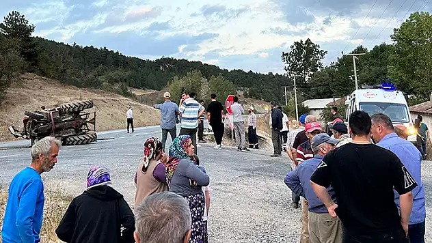 Bolu'da yolcu minibüsü ile traktör çarpıştı: 15 yaralı
