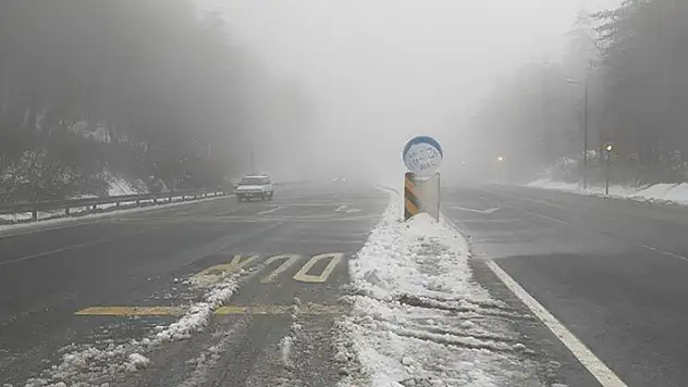 Bolu Dağı'nda hafif kar ve sis etkili oluyor
