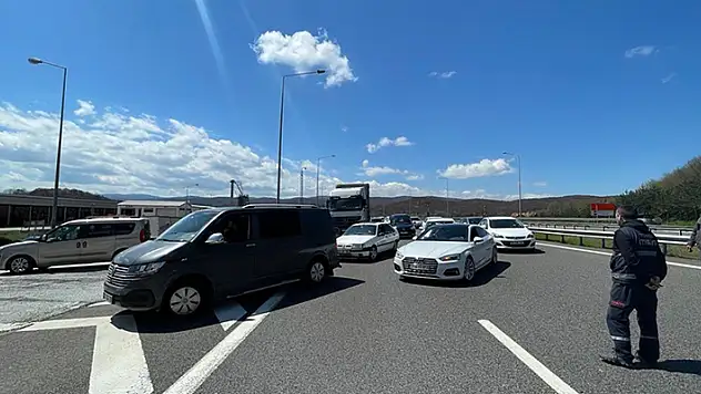 Bolu Dağı Tüneli İstanbul istikameti kaza nedeniyle ulaşıma kapatıldı
