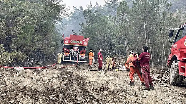 Bolu'daki yangın söndürme çalışmalarına gönüllüler de destek veriyor
