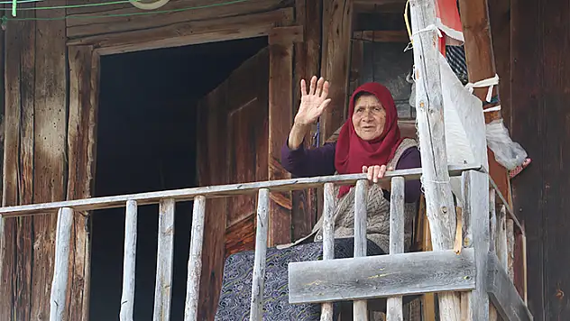 Bolu'daki yangında tahliye edilen köylüler evlerine dönmeye başladı
