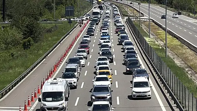 Bolu geçişinde bayram dönüşü kilitlendi