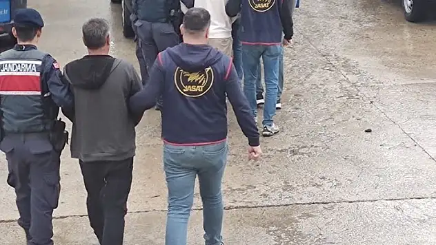 Bolu'da 'çocuğa cinsel istismar' ve 'dolandırıcılıktan' aranan 2 kişi yakalandı