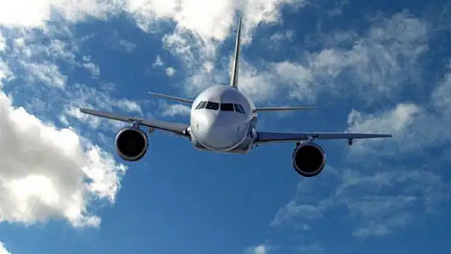 Bomba ihbarı yapılan uçak geri döndü