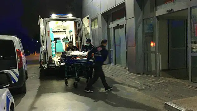 Borç-alacak tartışmasında arkadaşını bacağından vurdu


