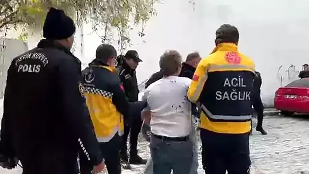 Borç kavgasında arkadaşının kulağını ısırarak bir parça kopardı
