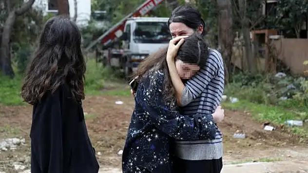 Boşanma aşamasındaki eşi evi sattı ikizleriyle sokakta kaldı

