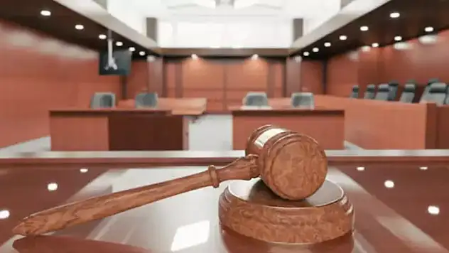 Boşanma aşamasındaki eşinin yüzüne asit döken kocaya, 7 yıl hapis talebi
