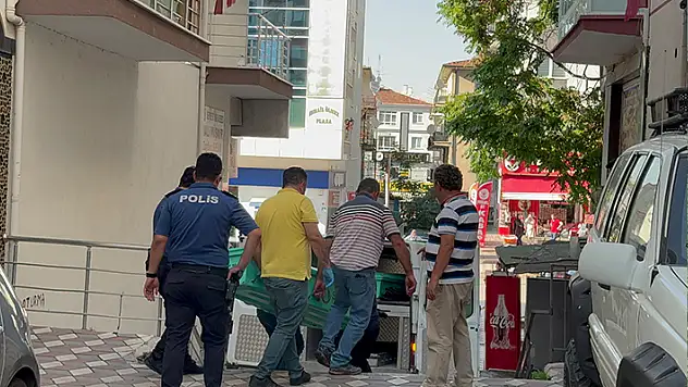 Boşanma aşamasındaki kadın evde sırtından bıçaklanmış halde ölü bulundu
