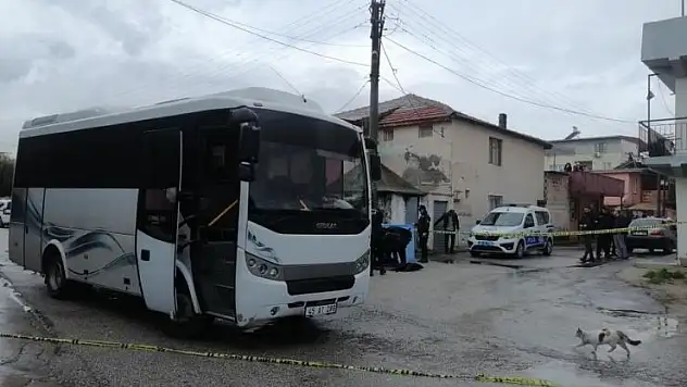 Boşanma aşamasındaki karısını sokak ortasında öldürdü