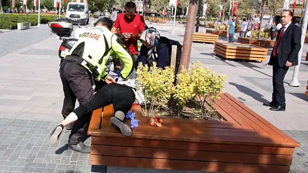 Boşanmak istemediği karısına sokak ortasında kurşun yağdırdı