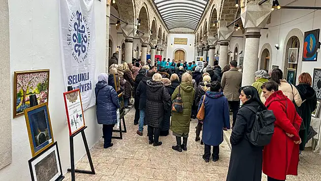 Bosnalı kadınlardan geleneksel yıl sonu sergisi
