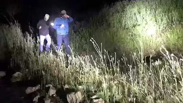 Botları patlayınca baraj gölünde mahsur kalan 2 kişi kurtarıldı
