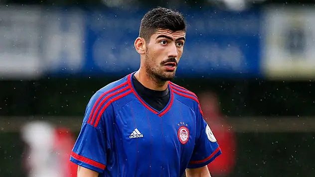 Bouchalakis imzaya geliyor

