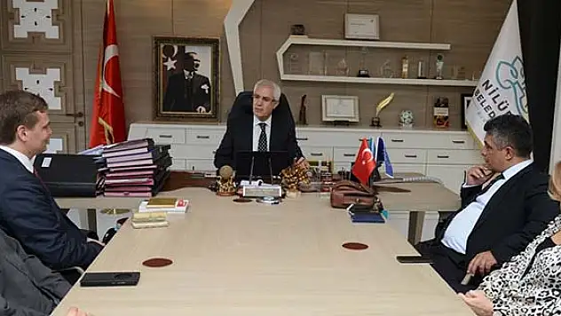 Bozbey'e Avusturya'dan övgü