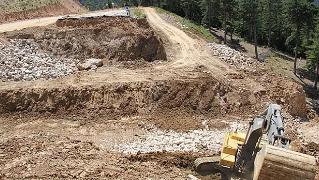 Bozkır-Antalya kara yolunda onarım çalışmaları sürüyor