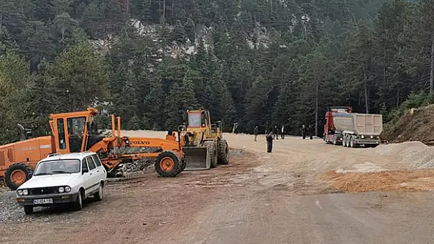 Bozkır- Antalya yolunda süren yol onarım çalışmalarında sona gelindi