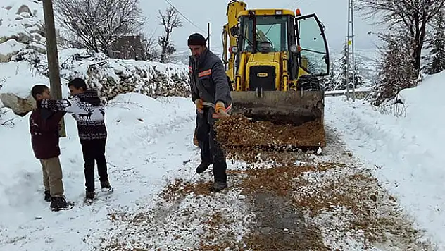 Bozkır Belediyesinin kar mesaisi